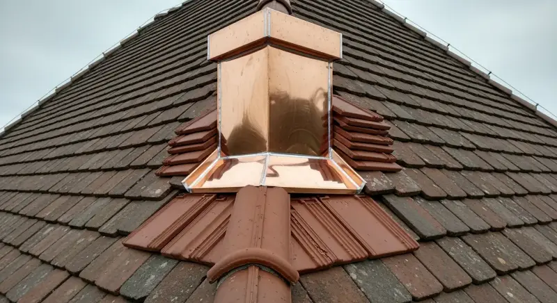 Professionelle Kupferanschlüsse am Schornstein